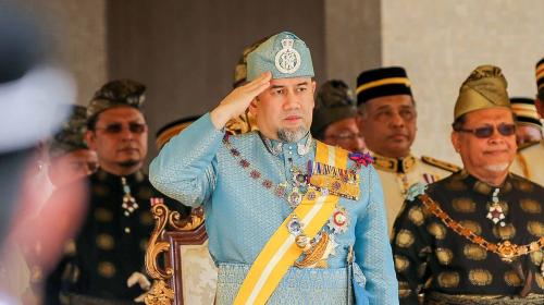 الملك سلطان محمد الخامس يتخلى عن الحكم