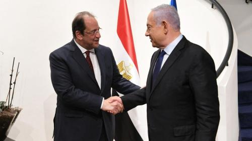 وزير المخابرات المصري عباس كامل ورئيس وزراء الاحتلال بنيامين نتنياهو.jpeg