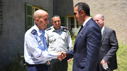 مسؤول بحريني كبير يزور قيادة جيش الاحتلال