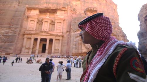 ايرادات القطاع السياحي في المساهمة بالناتج المحلي الإجمالي