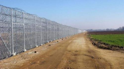 السياج-الحدودي-بين-تركيا-واليونان.jpg