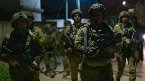 قوات الاحتلال تعتقل شاب فلسطيني بزعم تنفيذ عملية بالداخل المحتل