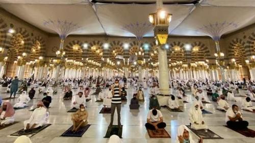 "السعودية" تصدر قراراً يمنع المواطنين من بث الصلوات من المساجد