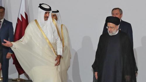 أمير قطر يصل إلى إيران ويلتقي رئيسي