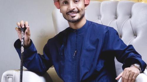 ما حقيقة وفاة المذيع العماني الشهير عدنان الميمني في ألمانيا.. من هو عدنان الميمني