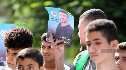 وقفة تضامن مع الاسرى ناصر ابو حميد امام مقر الصليب الاحمر بغزة (10).jpg