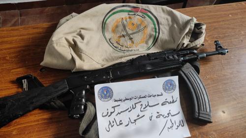 المباحث العامة تُوقف مُطلقًا للنار في شجار وتُصادر سلاحه في الوسطى