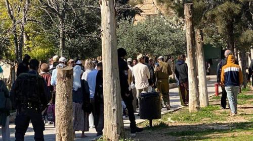 مئات المستوطنين المتطرفين يقتحمون الأقصى بحماية جنود الاحتلال