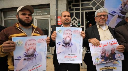 وقفة في غزة تضامناً مع الأسيرين الشيخ خضر عدنان ووليد دقة (1).JPG