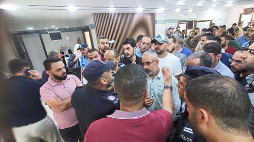 موظفون عموميون ينظمون وقفات بغزة