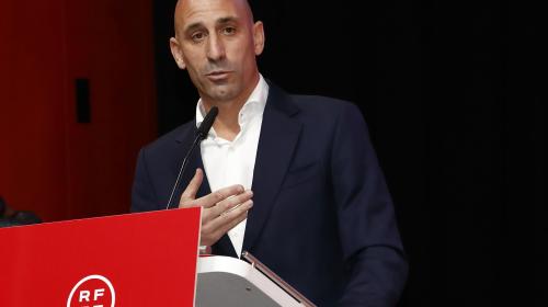 الفيفا يوقف رئيس الاتحاد الإسباني