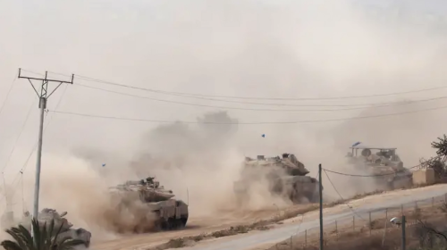 صورة لتحرك دبابات إسرائيلية في بداية الهجوم البري على جباليا قبل اسبوعين