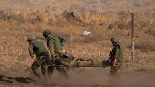 صورة أرشيفية لنقل جنود مصابين بنيران حزب الله على حدود لبنان