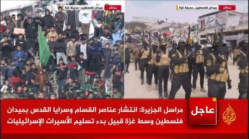 عناصر من كتائب القسام وسرايا القدس في مديان فلسطين خلال تسليم الأسيرات