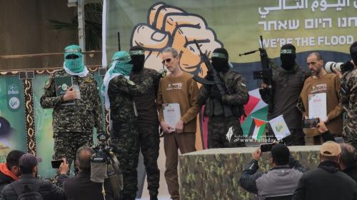 مشاهد تسليم الاسرى من دير البلح (8)