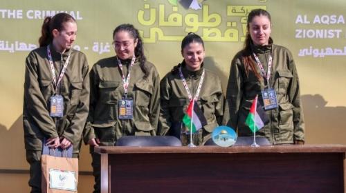 الأسيرات الإسرائيليات المجندات خلال تسليمهم للصليب الأحمر بصفقة التبادل