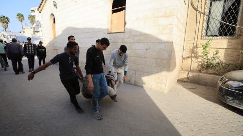 وصول شهداء إلى المستشفى المعمداني نتيجة قصف مدرسة دار الأرقم شرق غزة (2).JPG