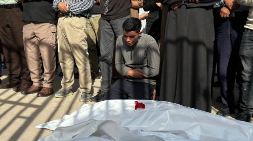 تشييع ١٠ شهداء في مدينة خان يونس ارتقوا في قصف الليلة (17).jpeg