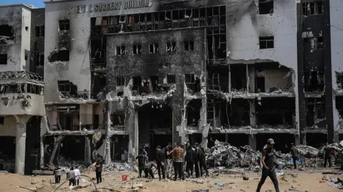 أضرار في مباني مجمع الشفاء الطبي في غزة