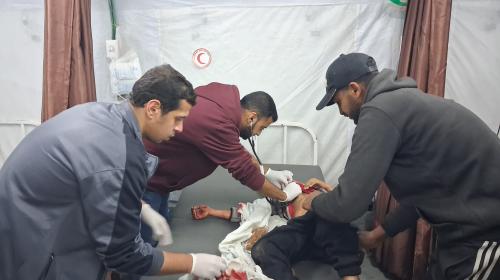 إصابات بقصف الاحتلال مواصي خانيونس.jpeg
