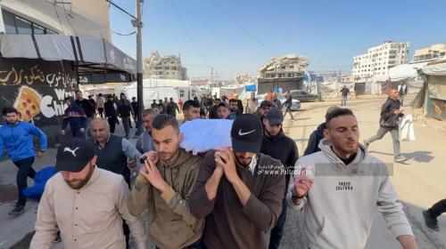 تشيع جثمان الشهيد الصحفى إسلام قنيطة بمدينة غزة بعد استهدافه (8).jpeg