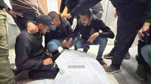 وصول خمس شهداء وعدد من الجرحى جراء قصف إسرائيلي استهدف سيارة شرطة بمواصي خان يونس جنوبي قطاع غزة (4).jpeg