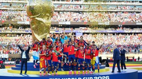 احتفال لاعبو منتخب إسبانيا بفوزهم بكأس العالم
