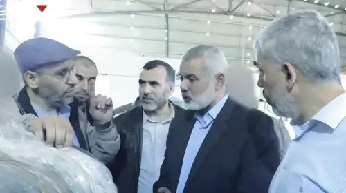 الشهيد محمد الضيف رفقة قادة من حماس
