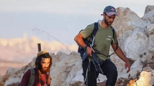 مستوطنون مسلحون في الضفة