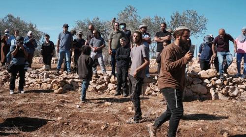 مستوطنون يعتدون على المواطنين في الضفة الغربية