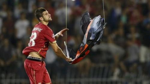 لاعب صربي  يطيح بعلم ألبانيا