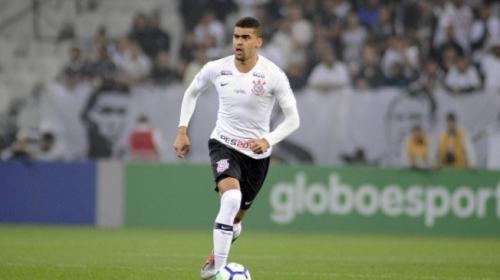 ليو سانتوس، لاعب نادي كورينثيانز