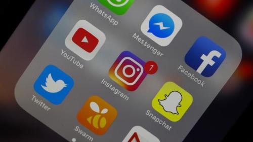 فيس بوك "تعبيرية"