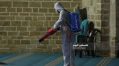 تعقيم المساجد كإجراء وقائي لطمأنة المصلين يوم الج (34).JPG