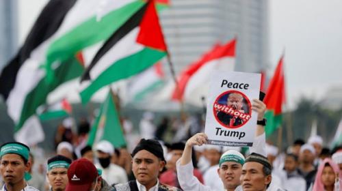 اندونيسيون يحتجون على نقل السفارة الامريكية إلى القدس