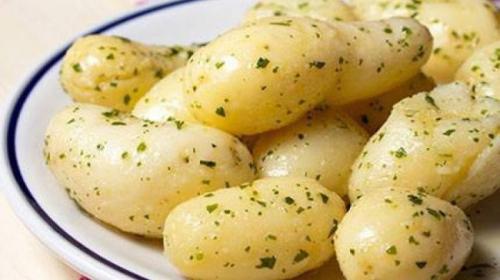 أقوى طريقة عمل سلطة البطاطا بالبقدونس وأبرز فوائدها الصحية