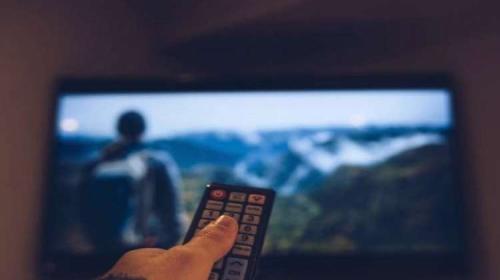 مشاهدة التلفاز.JPG