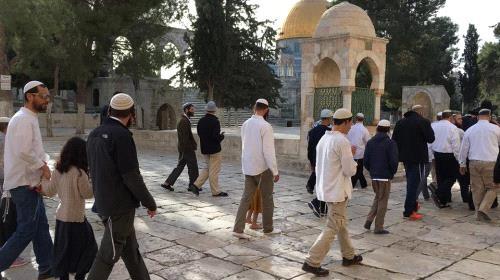 صورة خلال اقتحام المستوطنين لباحات الأقصى