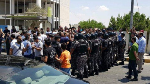 الامن الاردني يقمع مسيرة