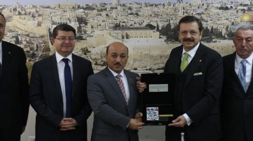 الوزير الحساينة خلال استقباله الوفد التركي