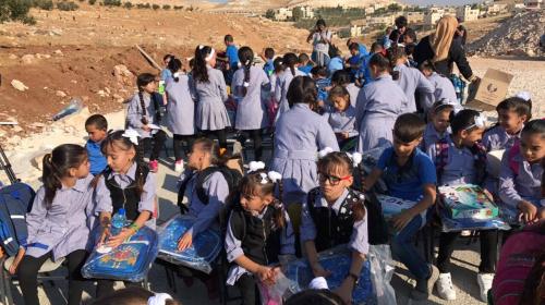 دراسة الطلبة في العراء