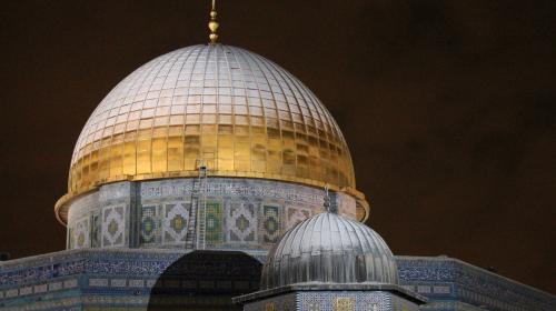 المسجد الاقصى يكتسي بالابيض