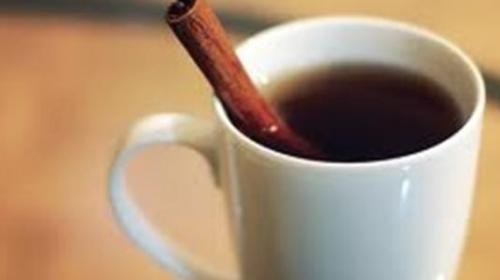 أقوى طريقة عمل مشروب القرفة الساخن في البيت