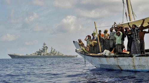 قراصنة يحتجزون 13 شخصًا من أفراد ناقلة نفط في خليج غينيا