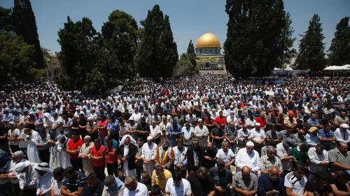 الصلاة في رحاب المسجد الأقصى