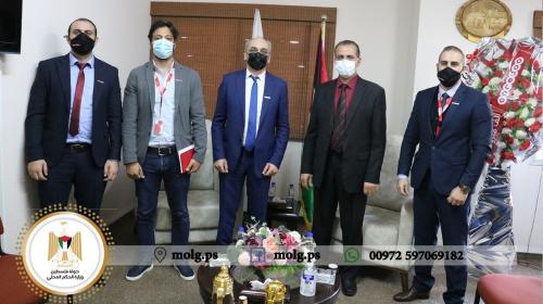 وفد من شركة Ooredo فلسطين يلتقي وكيل وزارة الحكم المحلي لتهنئته وبحث سبل التعاون المشترك