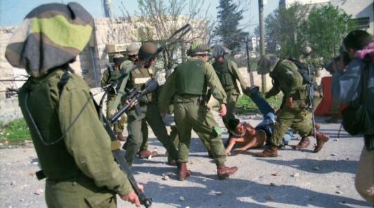 الاحتلال يعتقل فلسطينيين بتهمة طعن شرطيين في القدس المحتلة الاسبوع الماضي