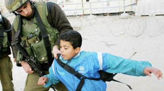 انتهاكات جنود الاحتلال ضد الاطفال الفلسطينيين