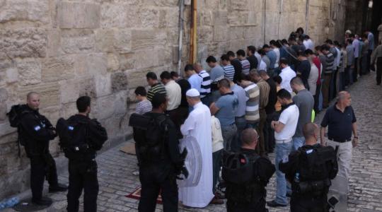 الصلاة في شوارع القدس 