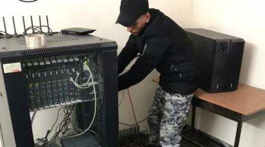 "الجمركية" تضبط أجهزة بث وسيرفرات إسرائيلية في نابلس
